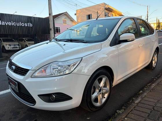 FORD FOCUS 1.6 GL 16V FLEX 4P MANUAL FORD FOCUS 1.6 GL 16V FLEX 4P MANUAL